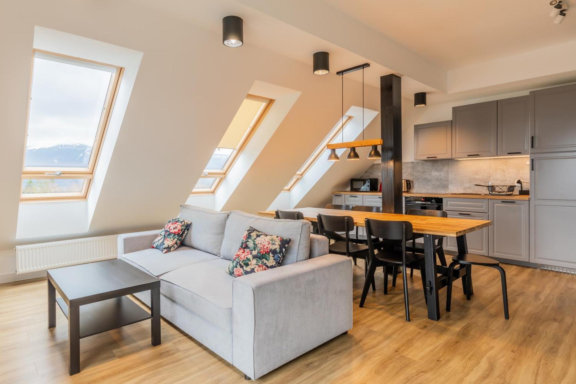 Rentplanet - Apartamenty Schroniskowa 스클라르스카포렘바 외부 사진