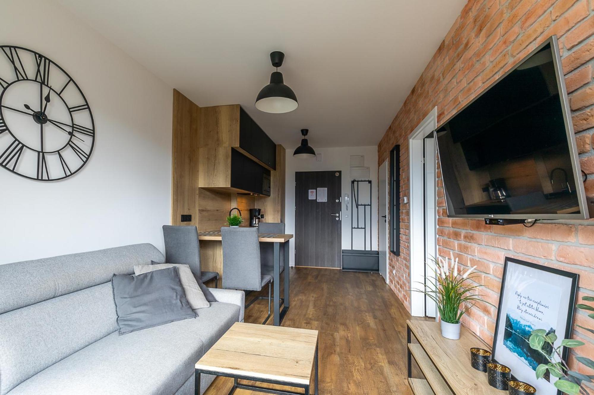 Rentplanet - Apartamenty Schroniskowa 스클라르스카포렘바 외부 사진